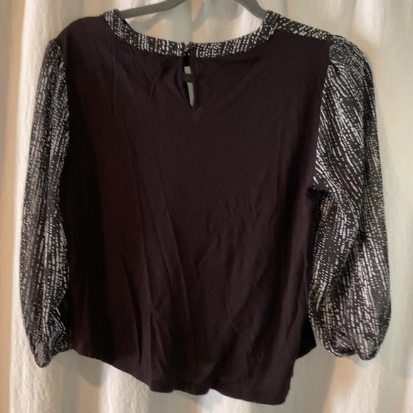 Poly drape top. - Picture 3 of 3